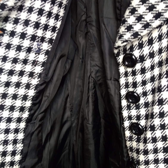 Checkered Winter Coat from Spain - Picture 7 of 9